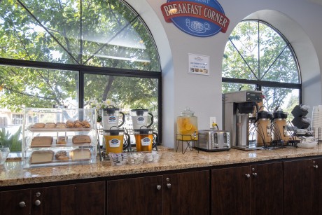 Milpitas Inn - Breakfast Bar